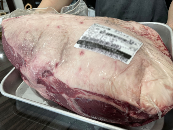 15これから仕込みに入る牛肉でーす