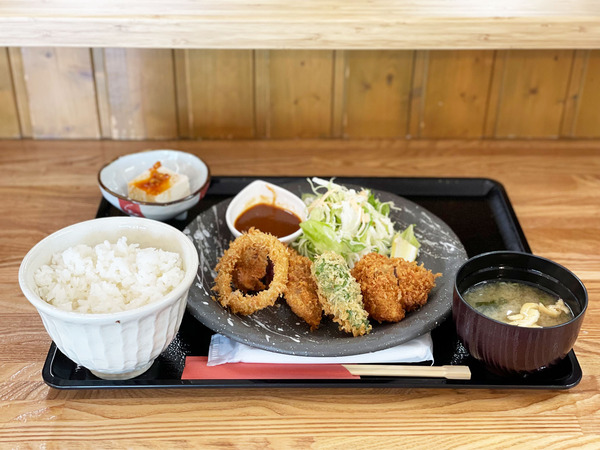 01鹿カツ定食(1100円)