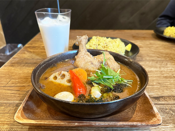 01揚げチキンレッグと野菜(1450円)