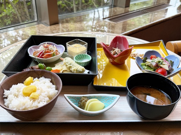 01深秋 吹き寄せ御膳(2400円→2160円)