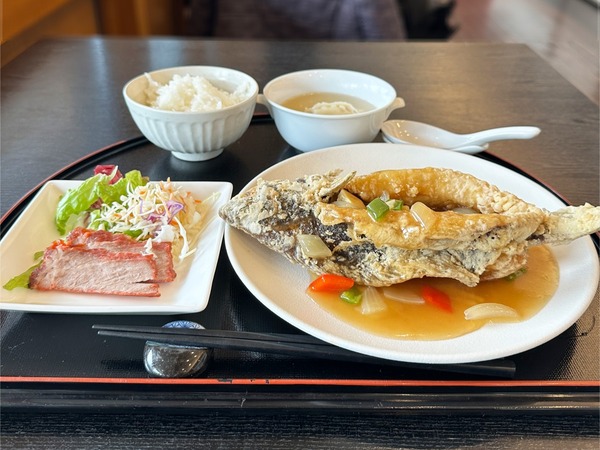 01鰈の姿揚げ彩り野菜のあんかけ(1800円→JAF提示で1620円)
