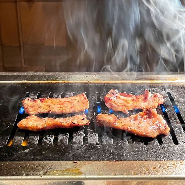 13カルビ焼いてます