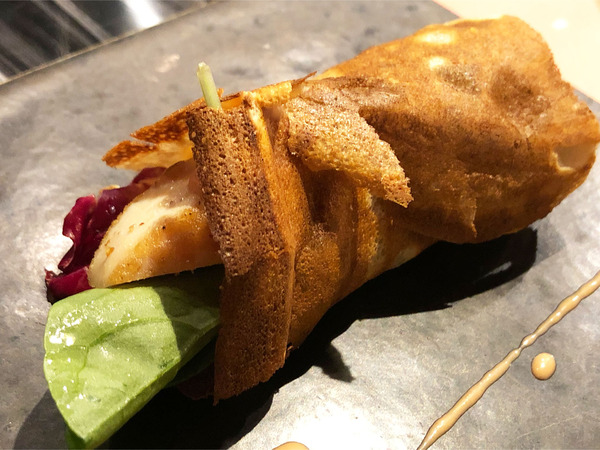 04前菜2：鶏ササミと葉野菜のそば粉クレープ