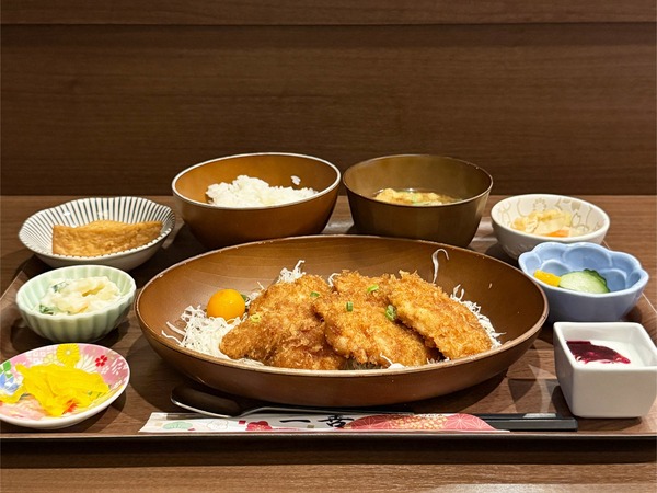 01本日の日替り・チキンのソースカツ皿(880円)