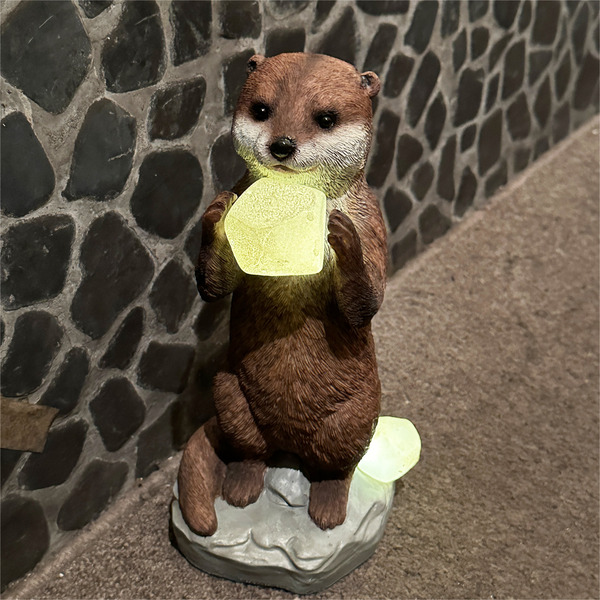 19目印の光るカワウソ