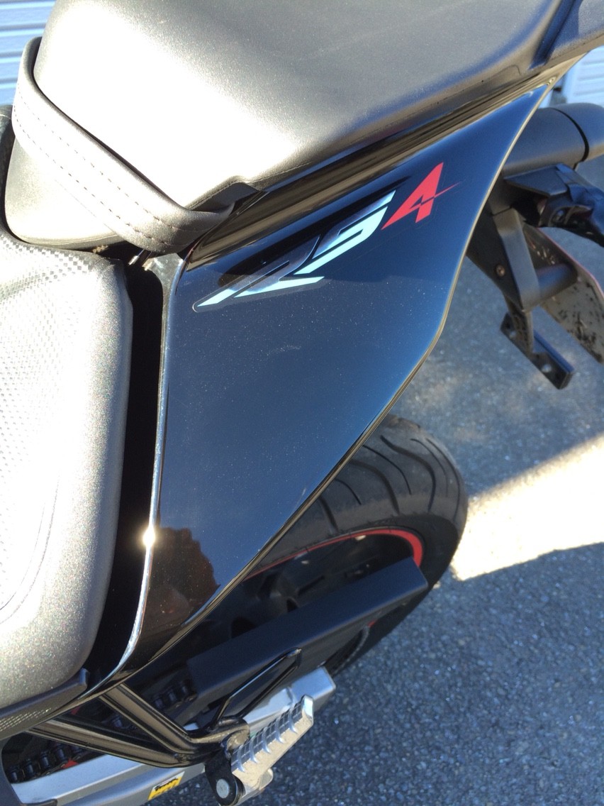 900円 モデル着用 注目アイテム Rs4 125純正シートレール 割れなし軽めの補修でok アプリリア サブフレーム