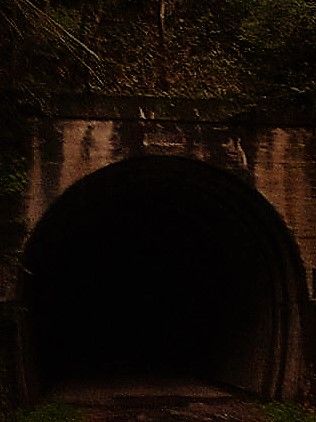 トンネル (2)