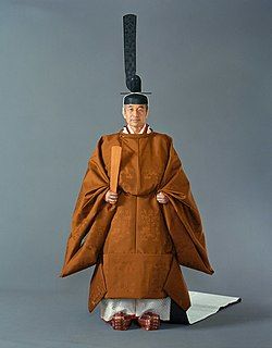 250px-Emperor_Akihito_199011_1