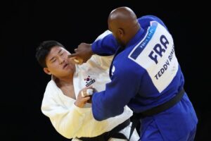 韓国人「韓国柔道最重量級選手として、初の銀メダル獲得…ﾌﾞﾙﾌﾞﾙ」【パリオリンピック】