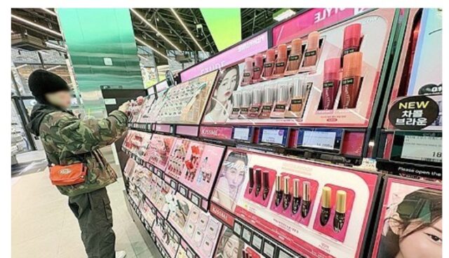 韓国の化粧品がアメリカ市場でトップ❗️...歓喜の声の裏で「トランプ関税対象になりそう...」と懸念の声も...