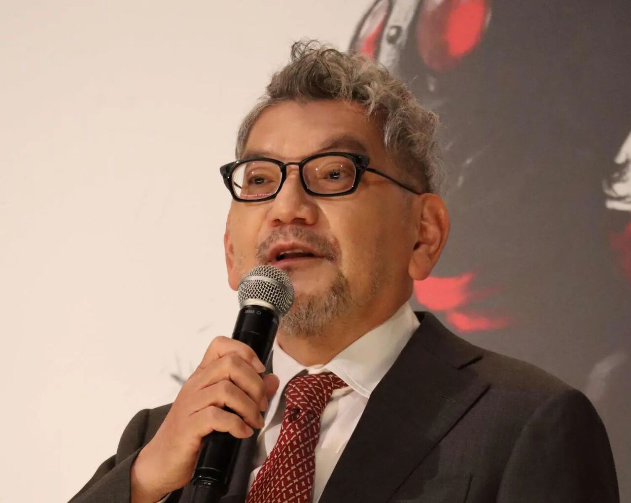 映画監督の庵野秀明氏、左脚を複雑骨折し入院 - 予定されていたイベントは中止
