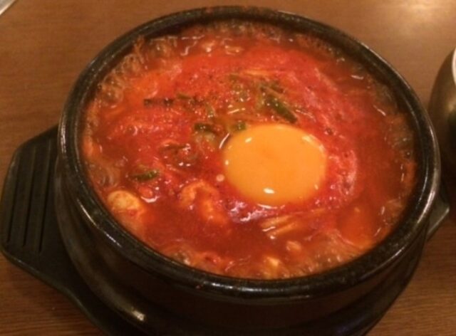 韓国人「日本人ってスンドゥブが韓国料理なの忘れてない？」