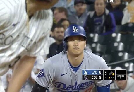 【海外の反応】大谷翔平さん、挟殺プレーから見事に脱出してしまう「あんなに体がデカいのにｗ」