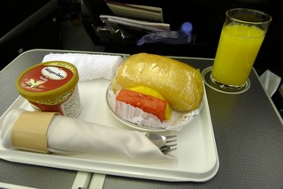 1泊3日、シンガポールの旅 - 日本航空のJAL712便