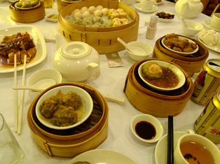 羽田発香港の旅 - 香港名物「飲茶」を美心大酒樓(Maxim's Chinese Restaurant)で食す!