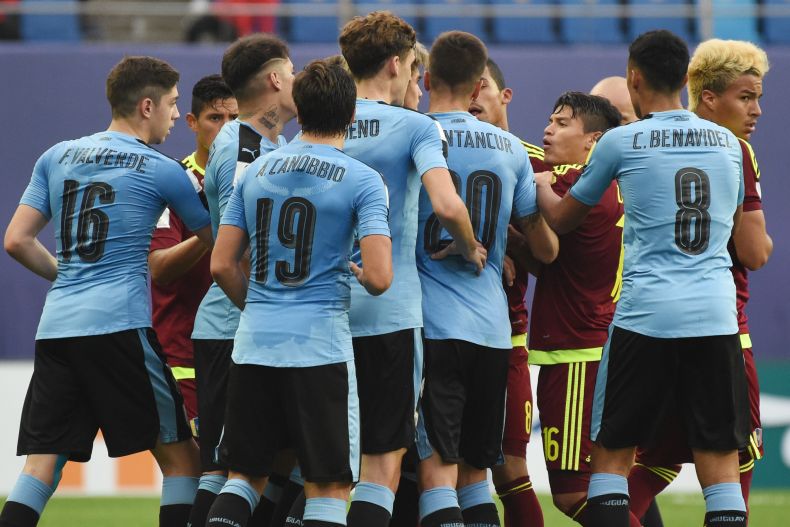 韓国のホテルで日本と対戦した2チームが乱闘 海外の反応 ワールドサッカーファン 海外の反応 韓国のホテルで日本と対戦した2チームが乱闘 海外の反応 ワールドサッカーファン 海外の反応
