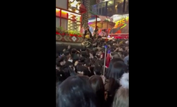 韓国人「確実に誰か押してる…梨泰院圧死事故、10秒前の映像」
