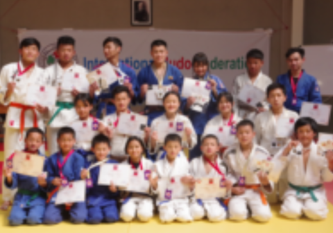 E6AA4D36-1560-4406-A4F9-9BFFB58433D2