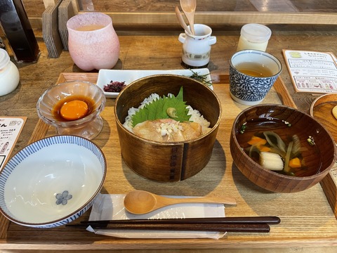 8B0E1050-929B-4B8F-BCAC-182FC93B4FCF