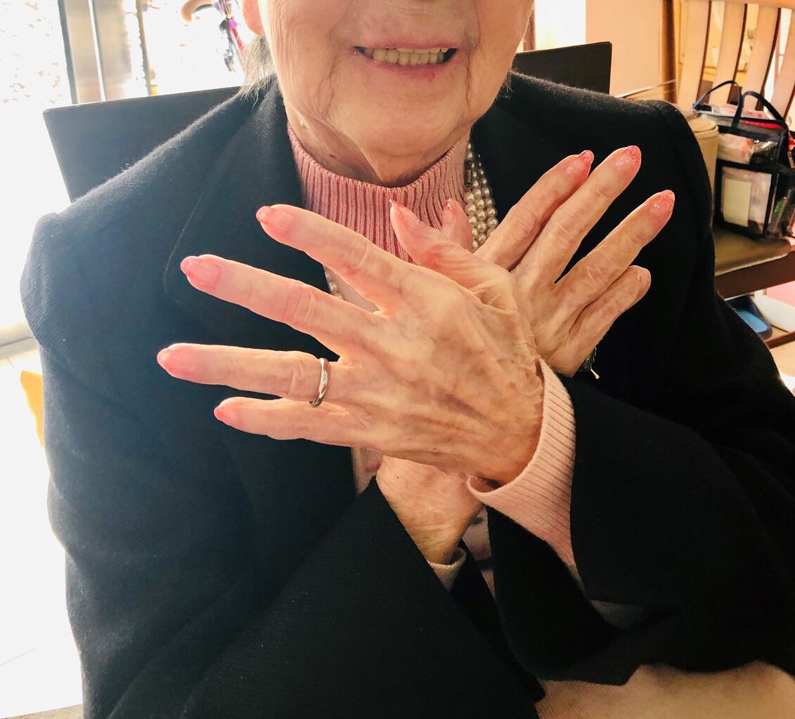 ネイルをしていると褒めてもらえるの 介護美容のある暮らし方