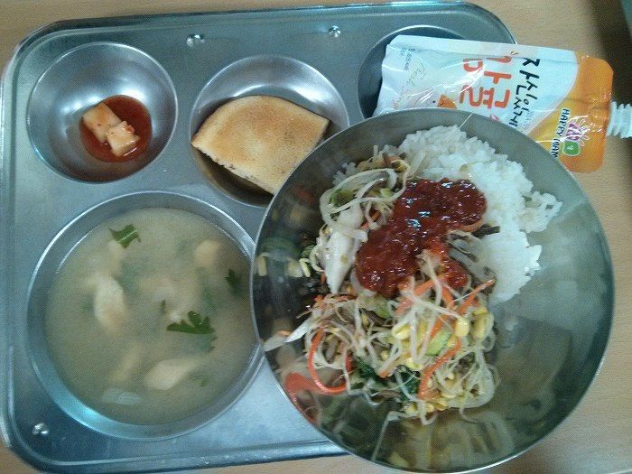 これが韓国の小学校で出される 一週間の給食です 海外の反応 海外の反応プリーズ