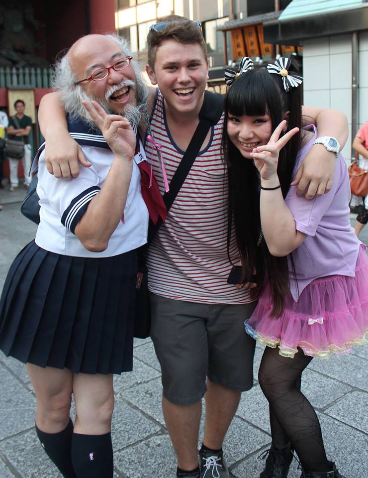日本に行ったら セーラー服を着たおじさんと出会ったよ 海外の反応 海外の反応プリーズ 日本に行ったら セーラー服を着たおじさんと出会ったよ 海外の反応 海外の反応プリーズ