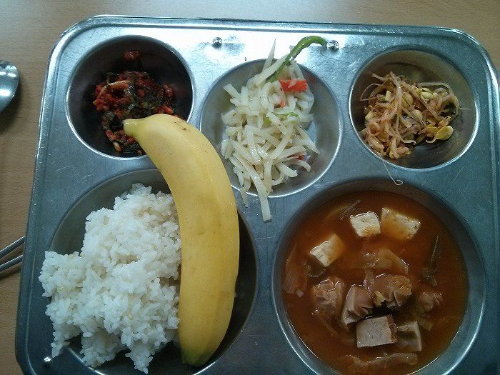 これが韓国の小学校で出される 一週間の給食です 海外の反応 海外の反応プリーズ