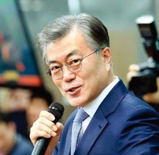 韓国人「日本メディアが嘘ニュースを掲載して文在寅大統領をおとしめようとしています！抗議してください」