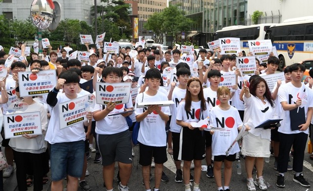 日本人女性への暴行 誇張された「韓流ブーム」が遠因か 「韓国男は日本女にモテモテ」「日本女は軽い」 	YouTube動画>2本 ->画像>43枚 