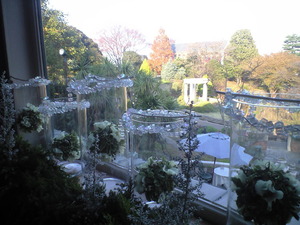 2010年12月6日111番館窓辺