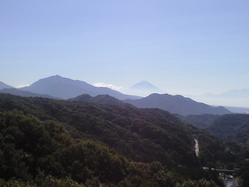 2009年10月13日八ヶ岳大橋から富士山
