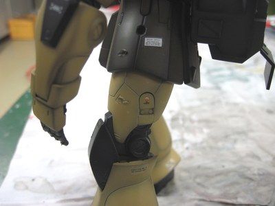 中央工学校 模型同好会 : 旧ザクにもデカール貼ります