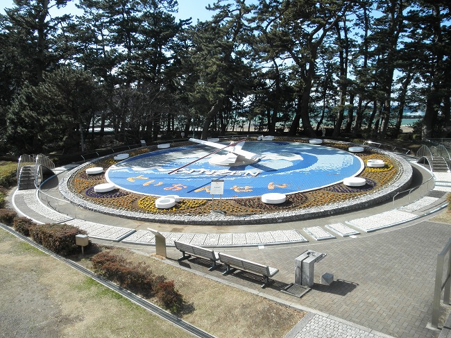 土肥の 花時計 巨大金塊 は世界一ィィィ そして土肥金山を語る 土肥の 花時計 巨大金塊 は世界一ィィィ そして土肥金山を語る