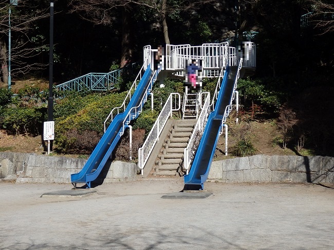 早稲田駅と胸突坂と江戸川公園の滑り台 プラス 椿山荘の庭園 早稲田駅と胸突坂と江戸川公園の滑り台 プラス 椿山荘の庭園