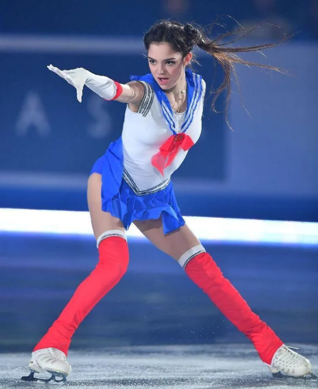 海外の反応 ロシア人スケーターがコスプレしながら滑ったら 俺のスケート靴も反応しちまったよ かいにちニュース 海外の反応