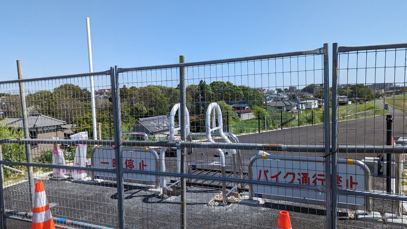「江戸川サイクリングロード」左岸から「三郷流山橋有料道路」に登るスロープはまだ未開通でした