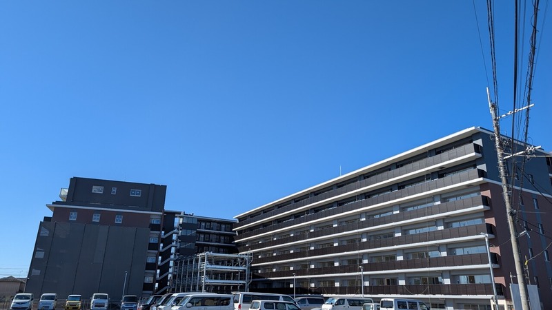 「運河駅」東口の7階建ての分譲マンション「プレディア流山運河ステーションフロント」の工事状況（2026年2月3日）