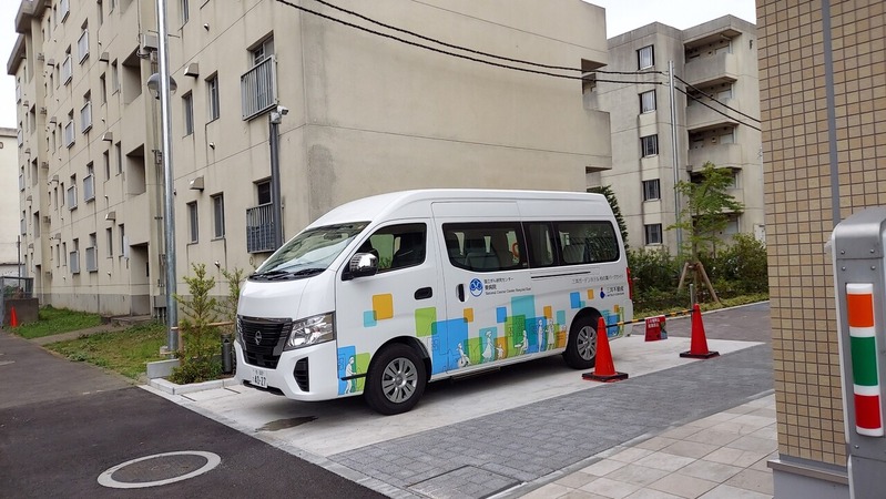 シャトルバス