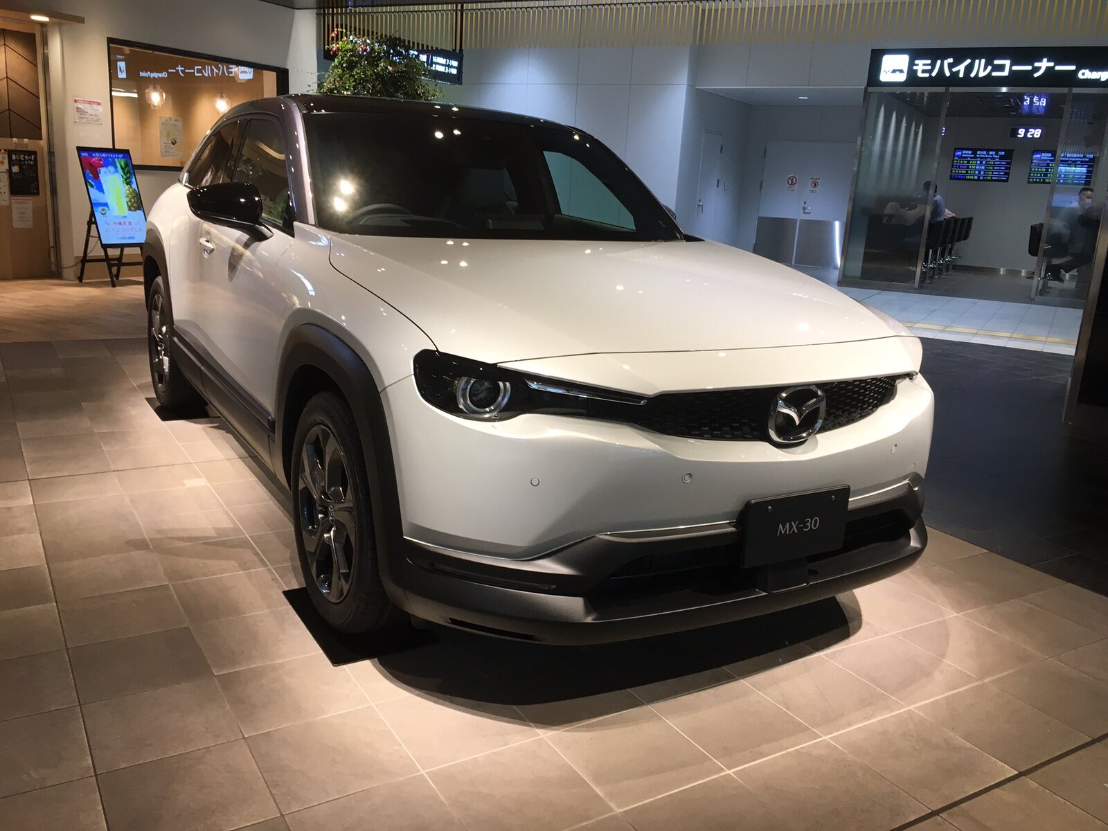 広島駅のマツダの展示車に目を奪われた Kaiser Sound ブログ 広島駅のマツダの展示車に目を奪われた Kaiser Sound ブログ