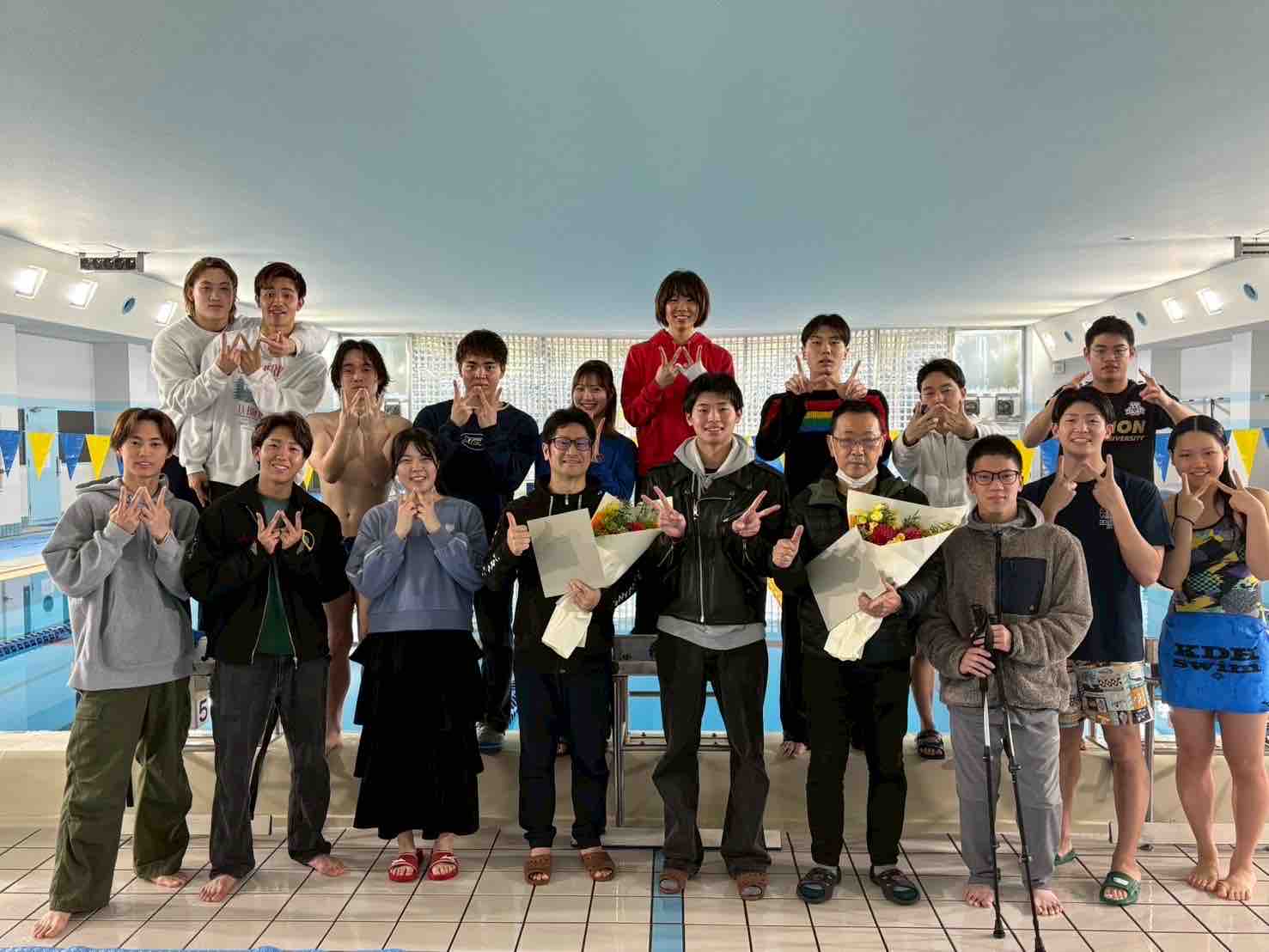 大学旅行競泳水着集合画像 