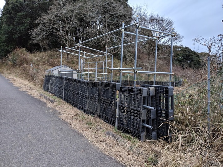 0106町道側から見たゲート