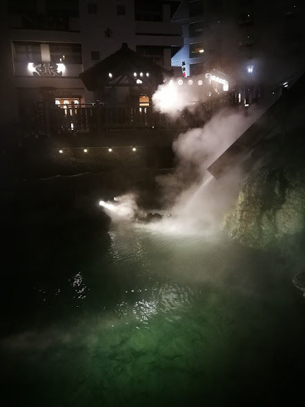 0309夜の湯畑2
