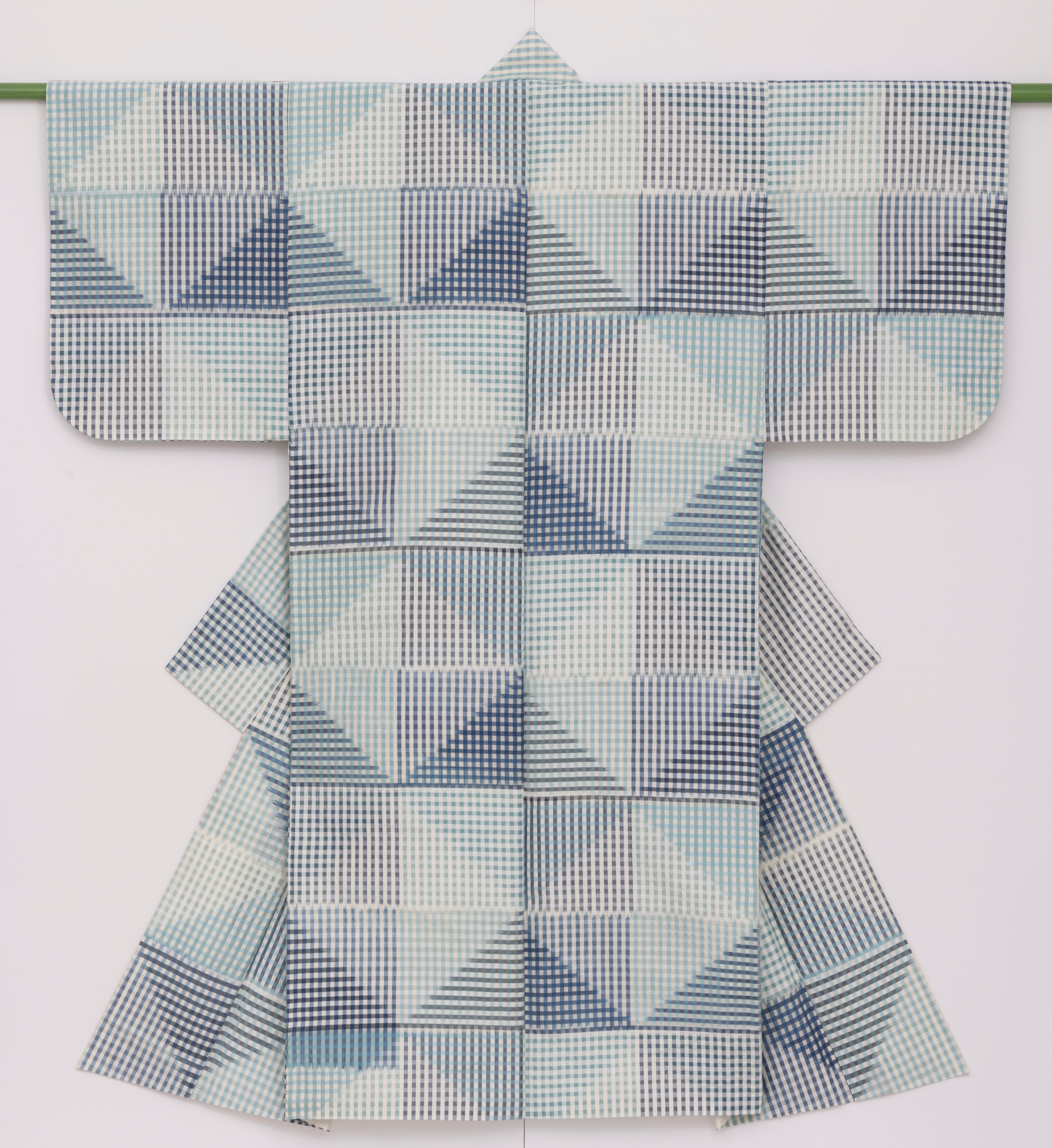 染織家・志村ふくみの軌跡をたどる「志村ふくみ100歳記念 ―《秋霞