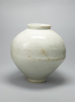 09_02345_白磁壺_鈴木