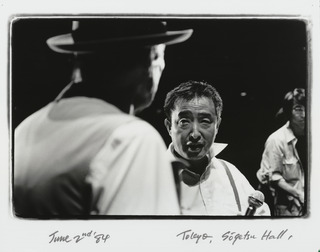 05.ナムジュン・パイク、ヨーゼフ・ボイス《2台ピアノのためのパフォーマンス》撮影:安齊重男