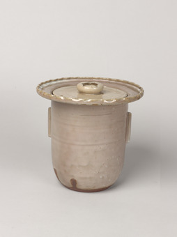 08_05329_仁清・白濁釉輪花口水指_松惠_写真：加藤成文