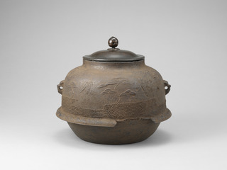 ⑨古芦屋松竹梅文釜　室町時代　重要美術品
