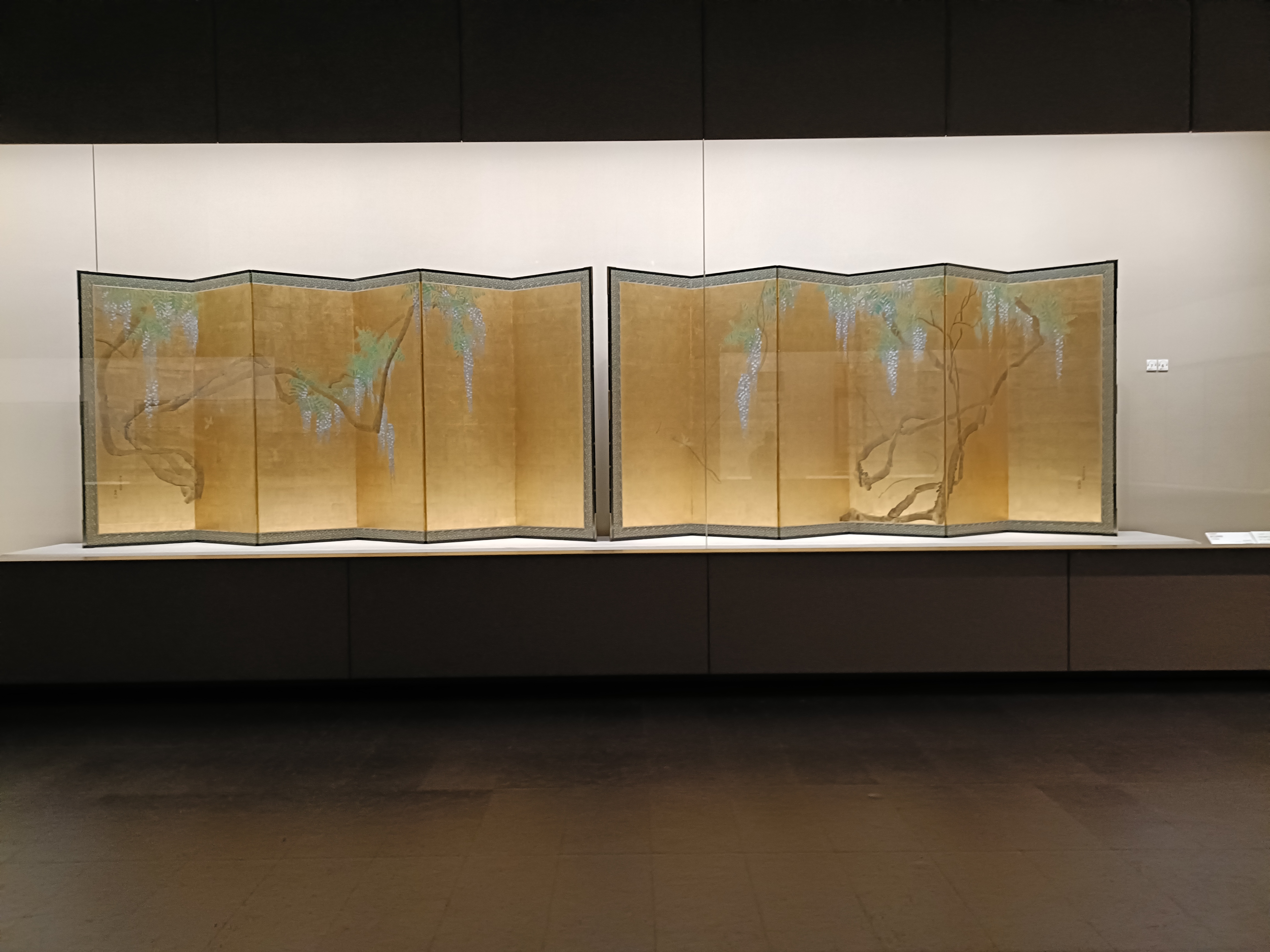 根津美術館で出会う光琳・応挙・其一の金屏風「国宝・燕子花図と