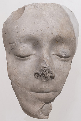 WEB用11_アントニ・ガウディ《サグラダ・ファミリア聖堂、降誕の正面：女性の顔の塑像断片》