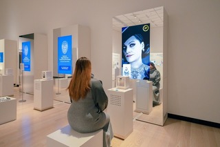 フェイシャルトラッキングミラー